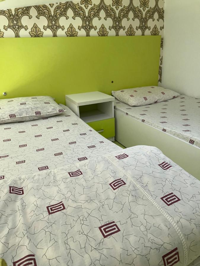 דושאנבה Anisa- Hostel מראה חיצוני תמונה
