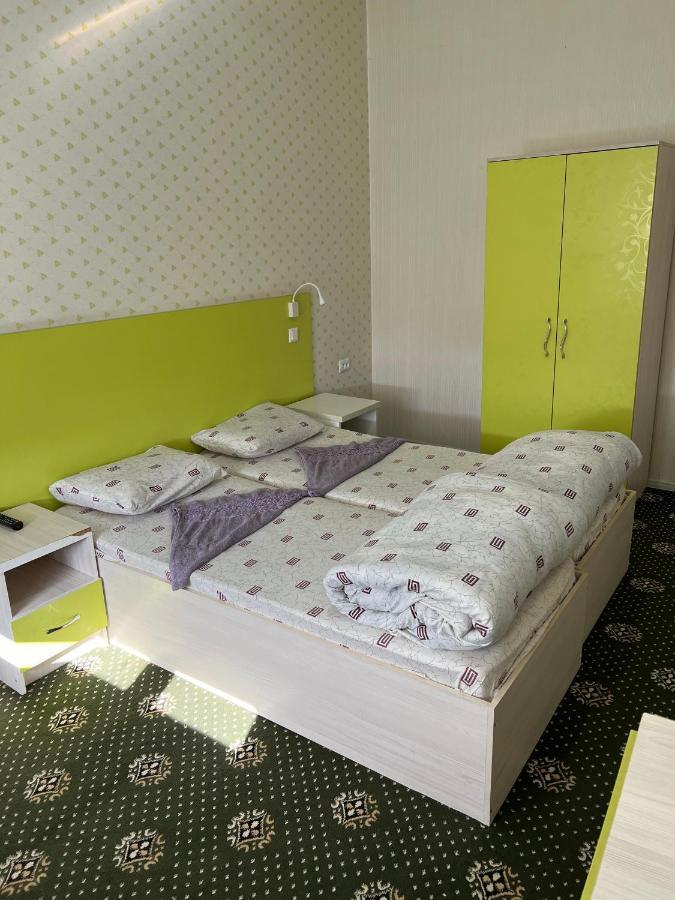 דושאנבה Anisa- Hostel מראה חיצוני תמונה